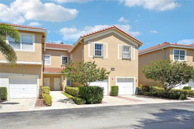 1 of 34 - 108 Lighthouse Cir E, Tequesta, FL