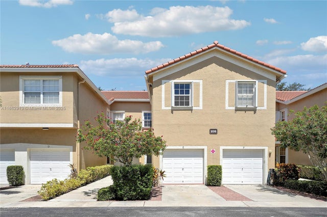 2 of 34 - 108 Lighthouse Cir E, Tequesta, FL