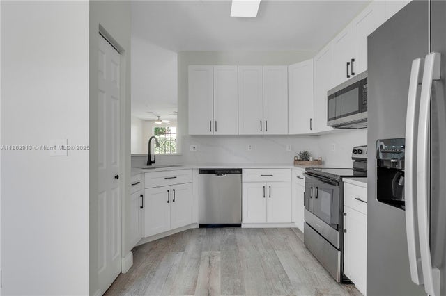 4 of 34 - 108 Lighthouse Cir E, Tequesta, FL