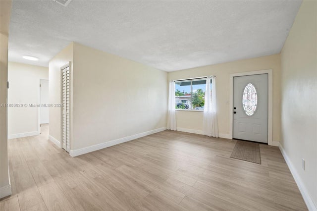 4 of 25 - 6221 Nw 37th Ter, Virginia Gardens, FL