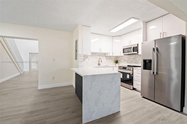 5 of 25 - 6221 Nw 37th Ter, Virginia Gardens, FL