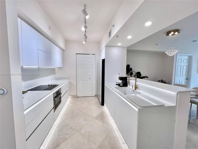 4 of 30 - 1755 E Hallandale Beach Blvd 405e, Hallandale Beach, FL
