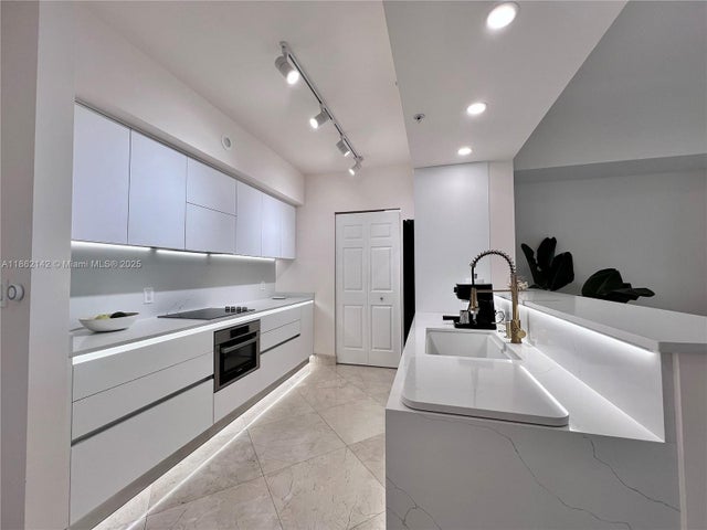 5 of 30 - 1755 E Hallandale Beach Blvd 405e, Hallandale Beach, FL