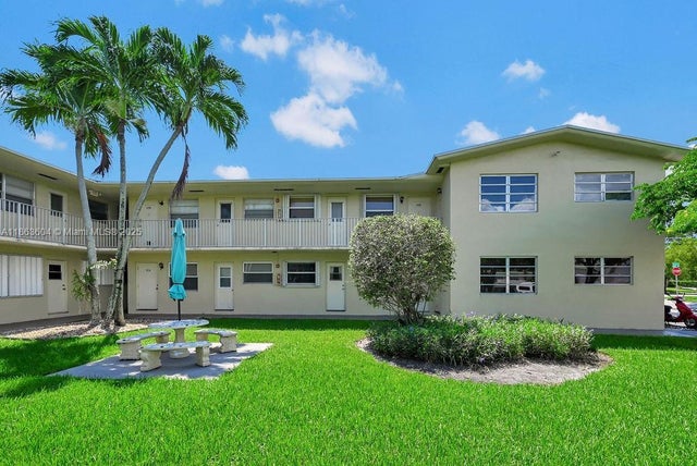 1 of 15 - 1301 N 12th Ct 3b, Hollywood, FL