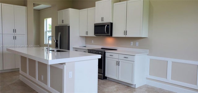 4 of 32 - 14982 Wildwood Cir, Westlake, FL