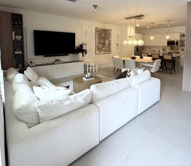 2 of 21 - 4867 Nw 84th Ave, Doral, FL