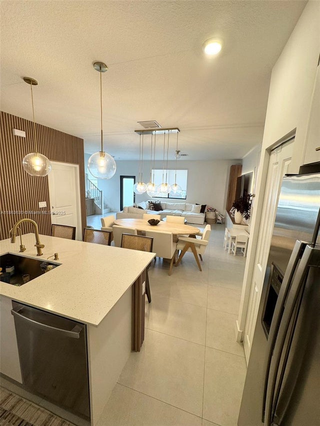 5 of 21 - 4867 Nw 84th Ave, Doral, FL