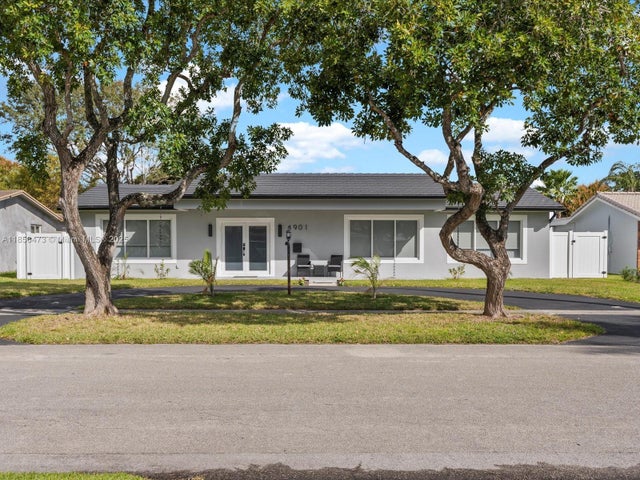 1 of 18 - 4901 S Grant St, Hollywood, FL