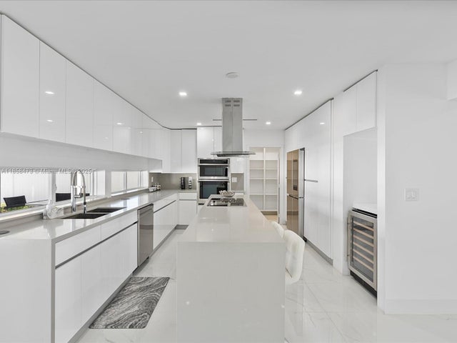 5 of 18 - 4901 S Grant St, Hollywood, FL