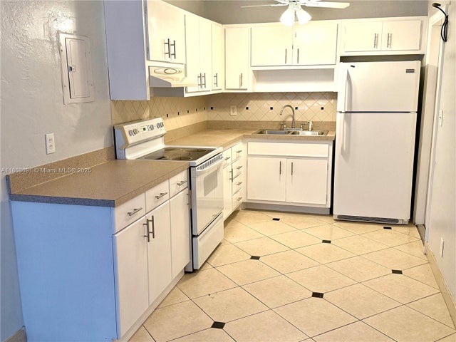 3 of 13 - 1733 Mayo St 6, Hollywood, FL