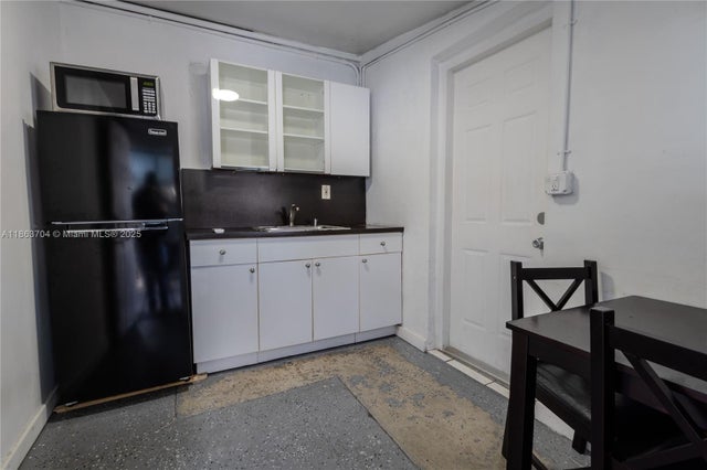 5 of 25 - 631 Se 3rd Pl, Hialeah, FL