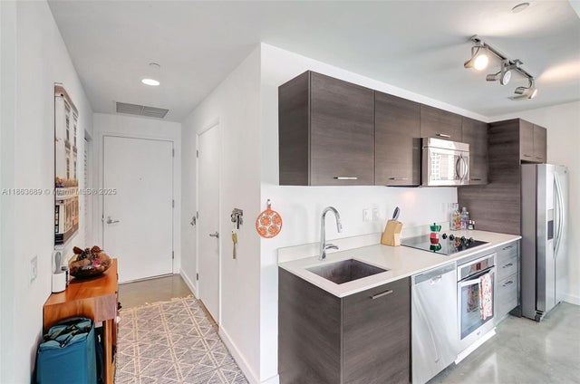5 of 27 - 151 Se 1st St 1601, Miami, FL