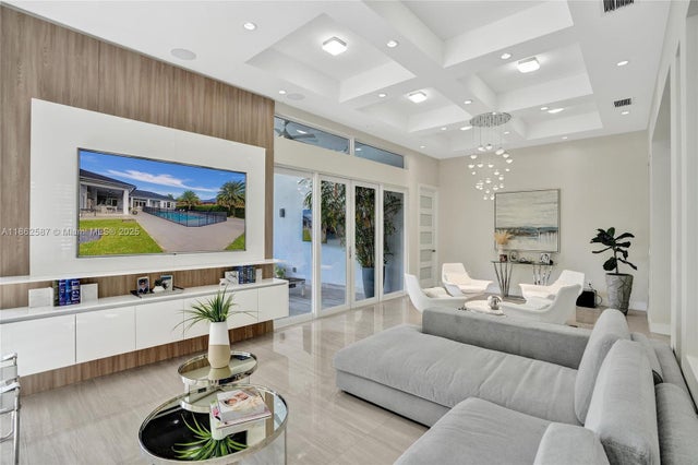 5 of 37 - 411 Nw 125th Ave, Miami, FL
