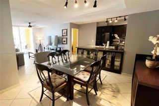 Photo of Listing #A11863896