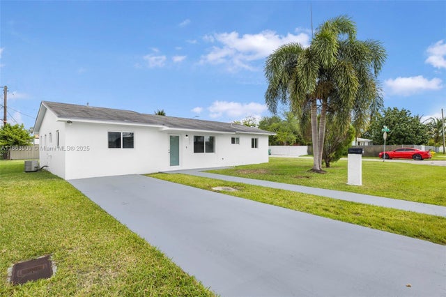 1 of 29 - 10935 Sw 217th Ter, Miami, FL