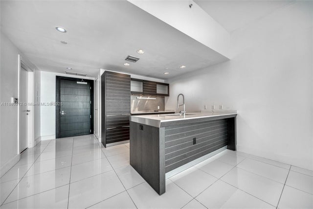 3 of 19 - 200 Biscayne Boulevard Way 4411, Miami, FL