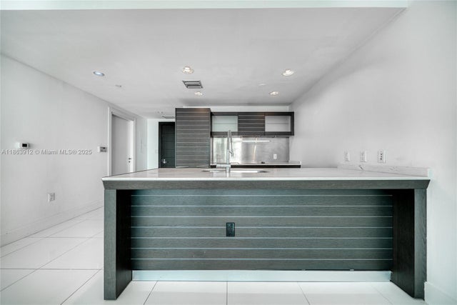 4 of 19 - 200 Biscayne Boulevard Way 4411, Miami, FL