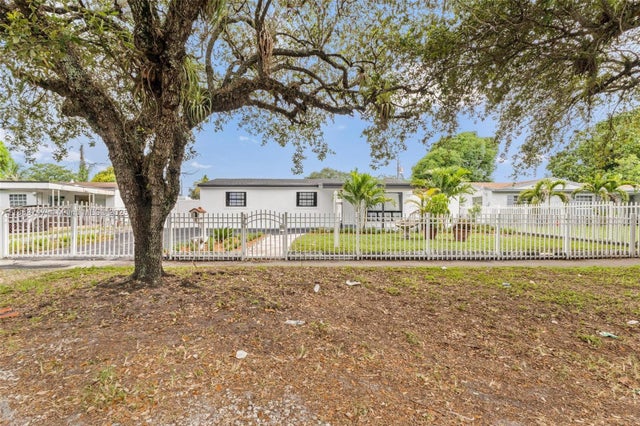 1 of 39 - 620 N 64th Ave, Hollywood, FL