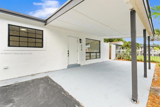 2 of 39 - 620 N 64th Ave, Hollywood, FL