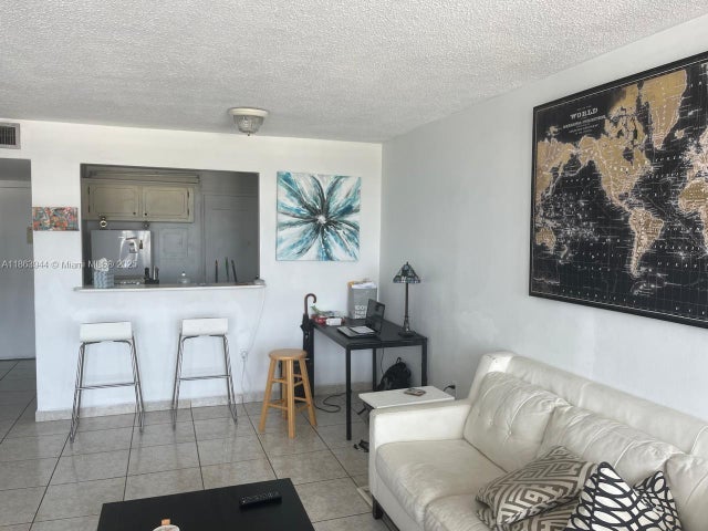 2 of 6 - 8000 Harding Ave 5b, Miami Beach, FL