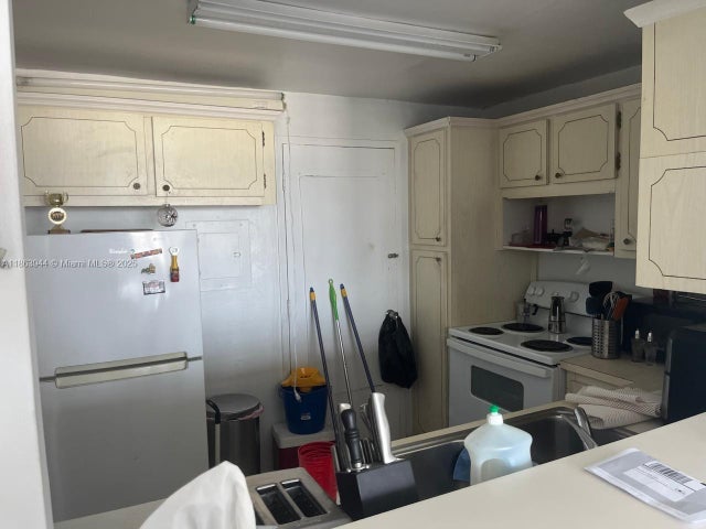 3 of 6 - 8000 Harding Ave 5b, Miami Beach, FL