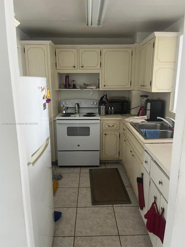 4 of 6 - 8000 Harding Ave 5b, Miami Beach, FL