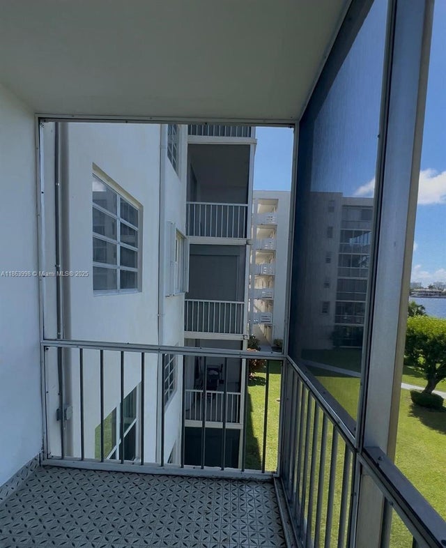 4 of 10 - 3000 Marcos Dr P311, Aventura, FL