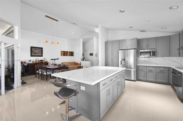 2 of 27 - 211 Cameron Ct, Weston, FL