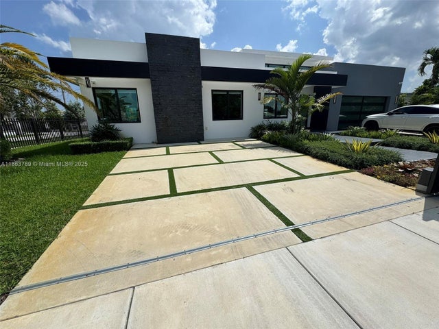 2 of 38 - 10960 Sw 42nd Ter, Miami, FL