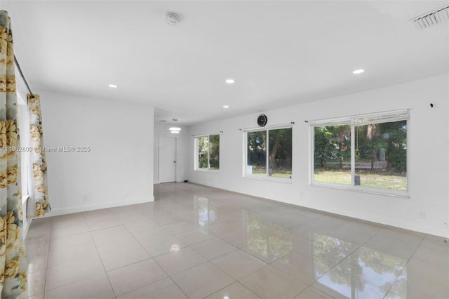 5 of 37 - 640 E Melrose Cir, Fort Lauderdale, FL