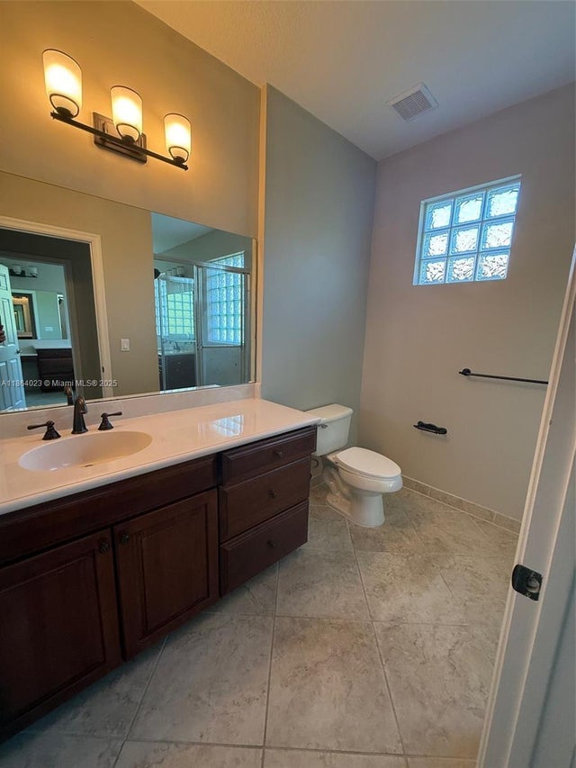 4 of 9 - 1061 Grove Park Cir, Boynton Beach, FL