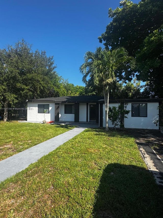 2 of 31 - 930 Ne 163rd St, North Miami Beach, FL