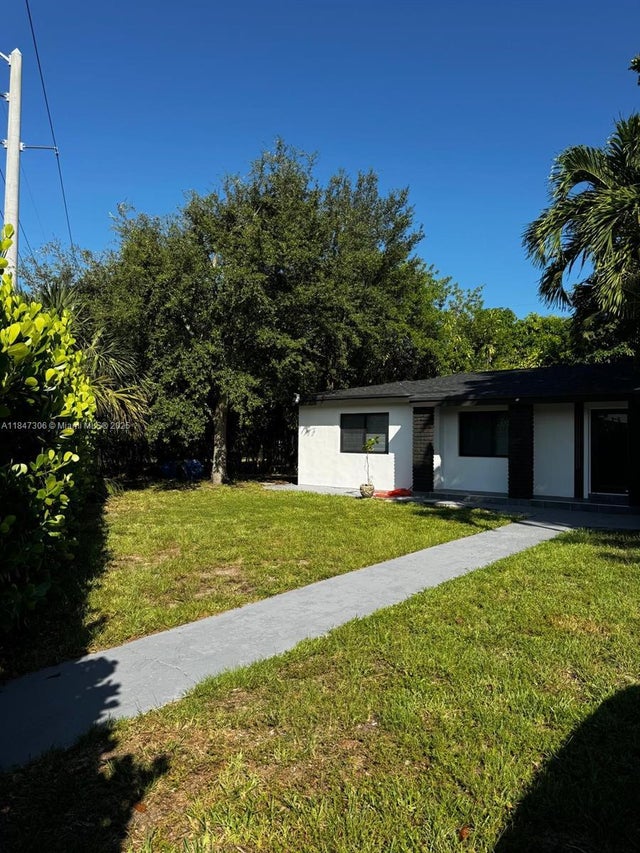 3 of 31 - 930 Ne 163rd St, North Miami Beach, FL