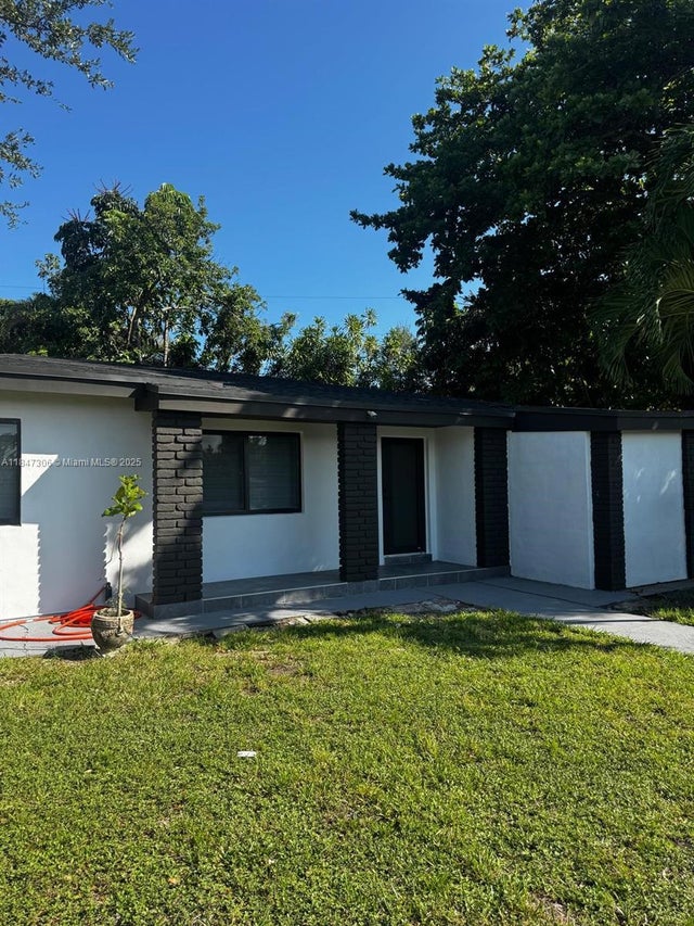 4 of 31 - 930 Ne 163rd St, North Miami Beach, FL