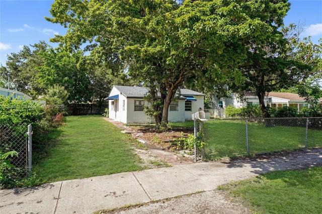 1 of 20 - 2481 Nw 139th St, Opa Locka, FL