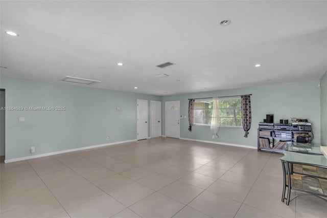 3 of 26 - 7821 Nw 45th St, Lauderhill, FL