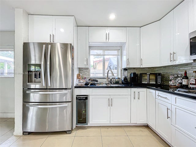 3 of 29 - 2610 Sw 19th St, Fort Lauderdale, FL