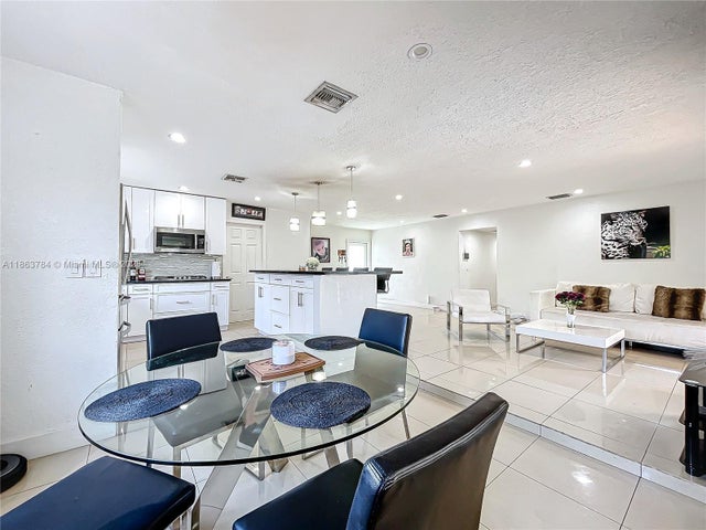 5 of 29 - 2610 Sw 19th St, Fort Lauderdale, FL