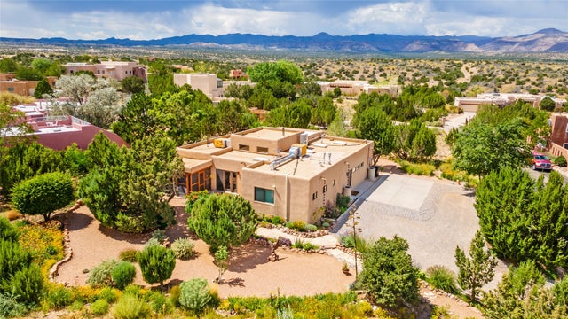 6106 Hoochaneetsa Plaza N, Cochiti Lake