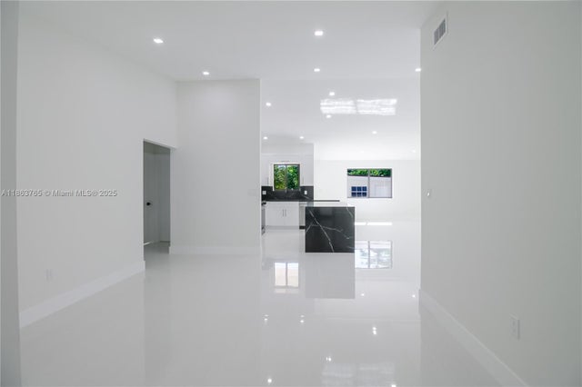 4 of 21 - 7045 Sw 83rd Pl, Miami, FL