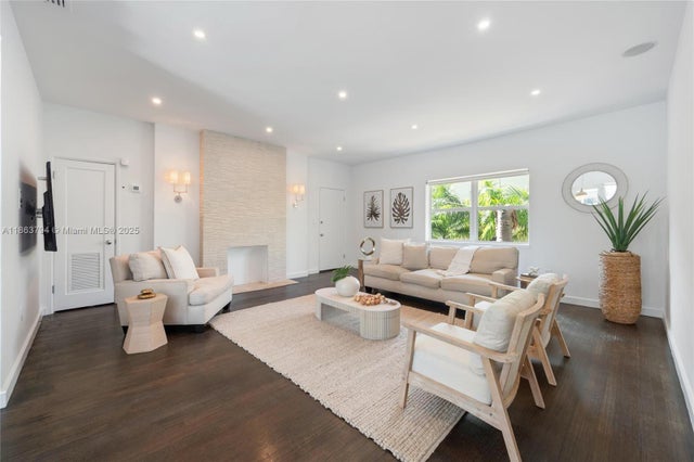 1 of 25 - 4015 N Meridian Ave 4, Miami Beach, FL