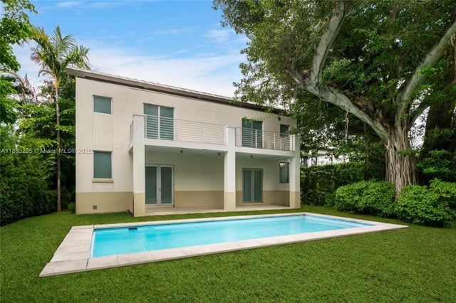 4 of 10 - 980 W 48th St, Miami Beach, FL