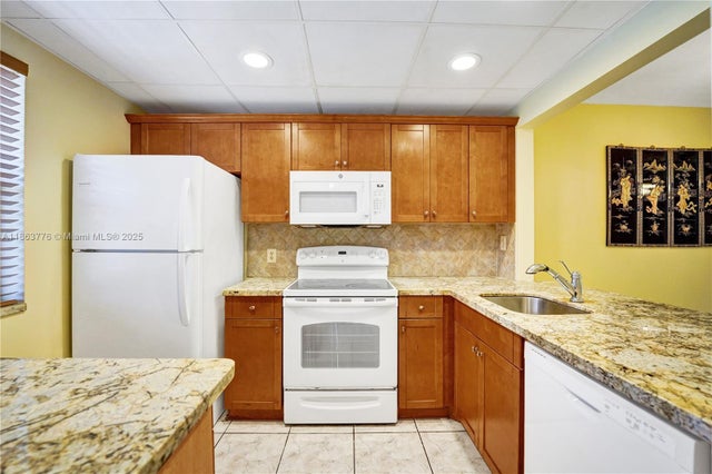 3 of 46 - 10332 Sunrise Lakes Blvd 206, Sunrise, FL
