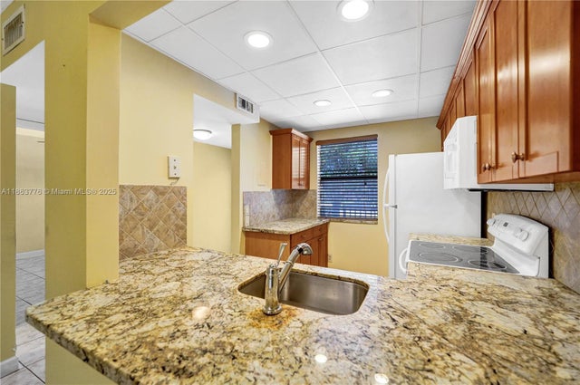 5 of 46 - 10332 Sunrise Lakes Blvd 206, Sunrise, FL