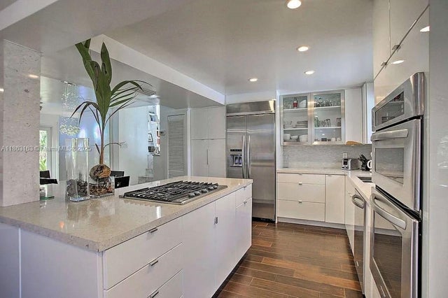 2 of 15 - 2413 Nassau Ln, Fort Lauderdale, FL