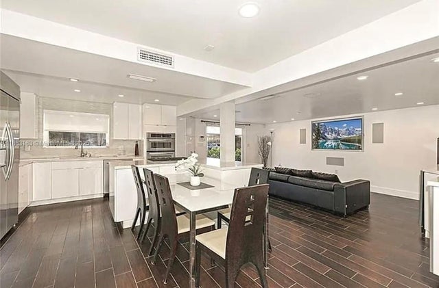 3 of 15 - 2413 Nassau Ln, Fort Lauderdale, FL