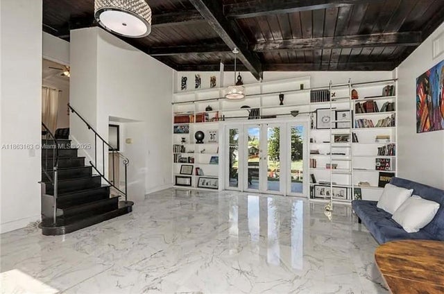 5 of 15 - 2413 Nassau Ln, Fort Lauderdale, FL
