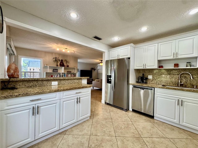 3 of 34 - 4850 Grapevine Way, Davie, FL