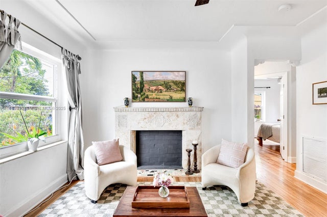 244 Nw 44th St, Miami