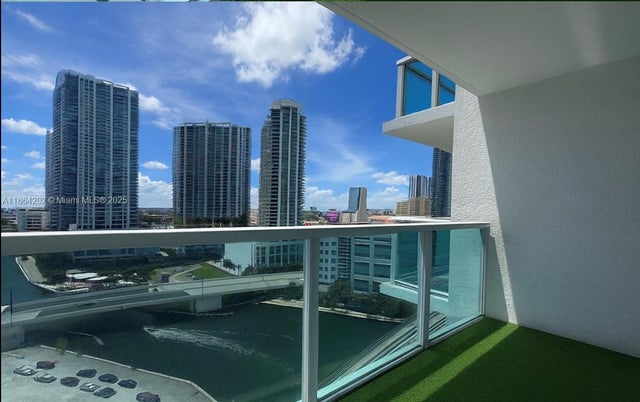 1 of 29 - 31 Se 5th St 1803, Miami, FL